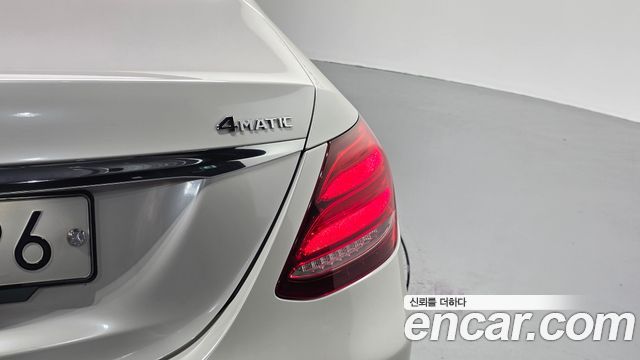 Mercedes-Benz E-Class 2018 — photo 9