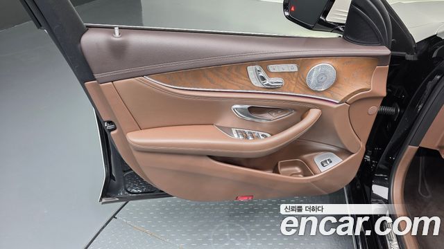 Mercedes-Benz E-Class 2018 — photo 14