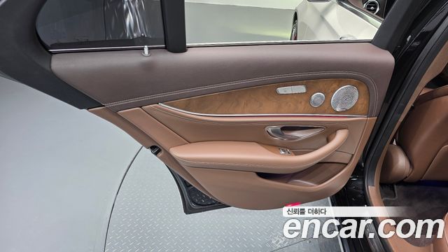 Mercedes-Benz E-Class 2018 — photo 15