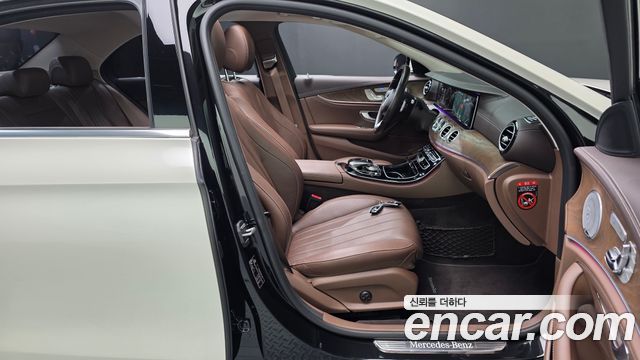 Mercedes-Benz E-Class 2018 — photo 16