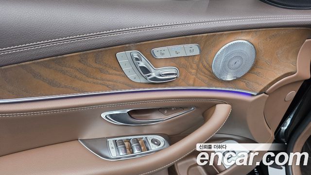 Mercedes-Benz E-Class 2018 — photo 28