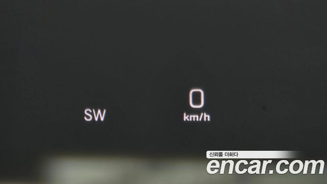 Mercedes-Benz E-Class 2018 — photo 32