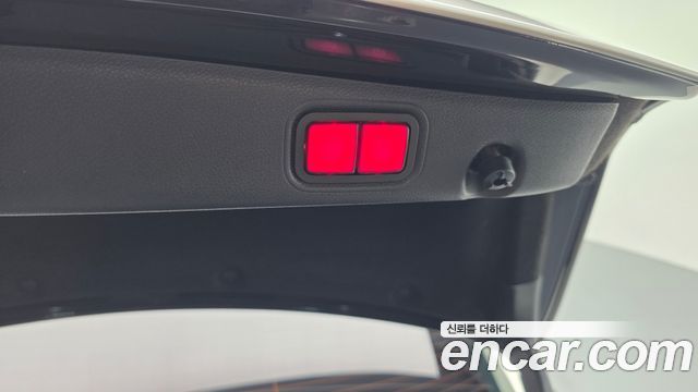 Mercedes-Benz E-Class 2018 — photo 33