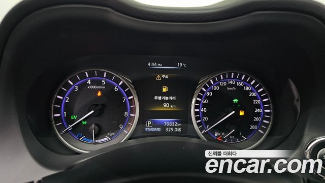 Infiniti Q50 2016 — photo 11