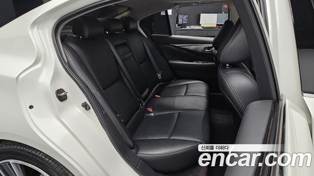 Infiniti Q50 2016 — photo 17