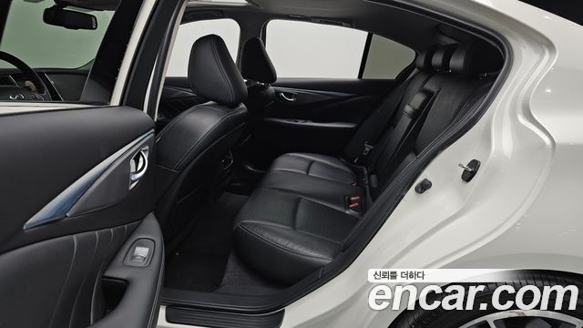 Infiniti Q50 2016 — photo 18