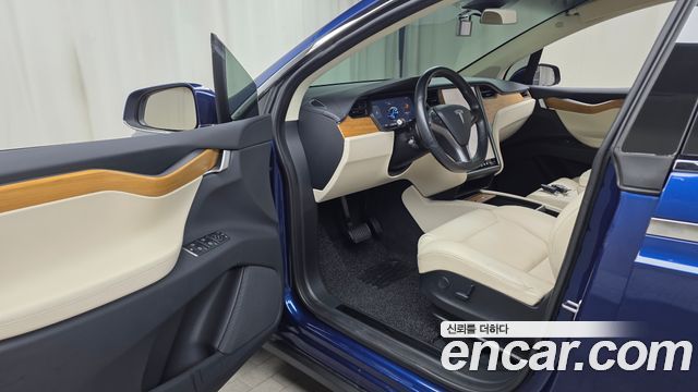 Tesla Model X 2019 — photo 10