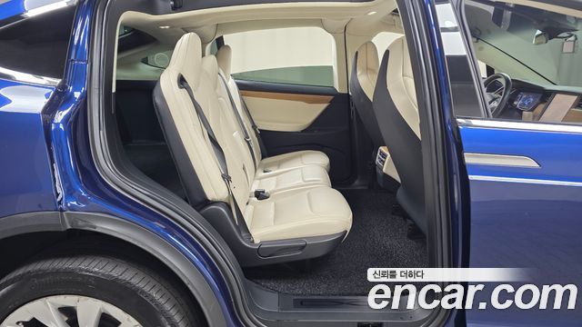 Tesla Model X 2019 — photo 11