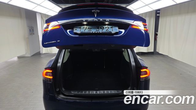 Tesla Model X 2019 — photo 17