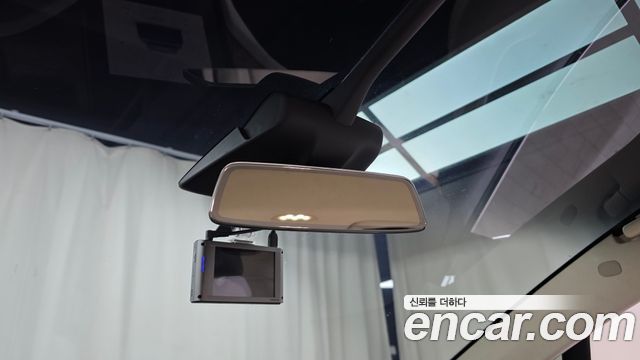 Tesla Model X 2019 — photo 18