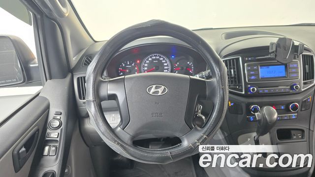 Hyundai Starex 2017 — photo 18