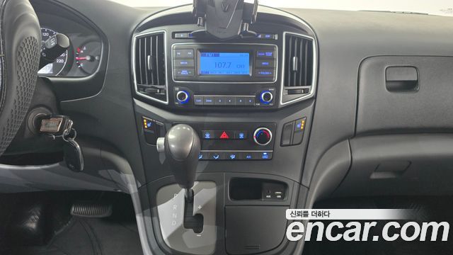 Hyundai Starex 2017 — photo 19