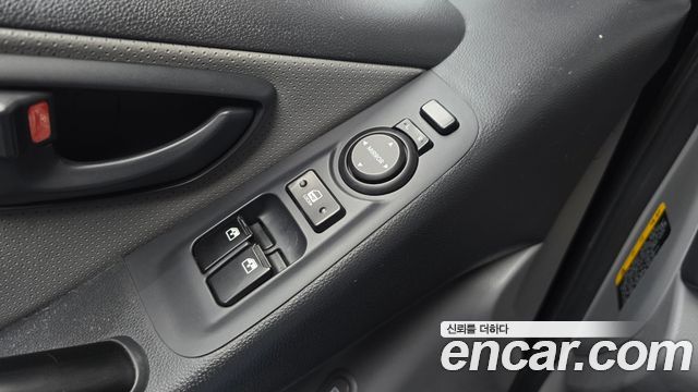Hyundai Starex 2017 — photo 22