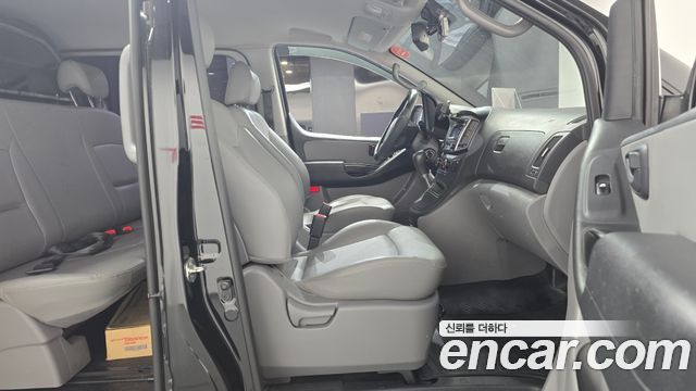 Hyundai Starex 2017 — photo 16