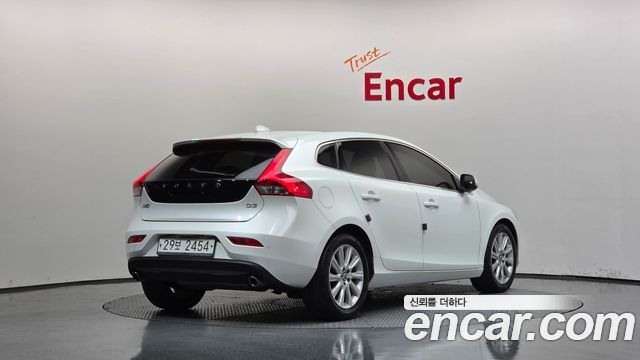 Volvo V40 2016 — photo 2