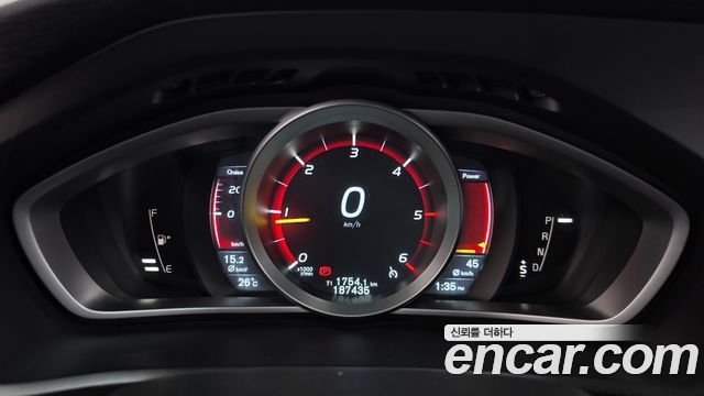 Volvo V40 2016 — photo 8