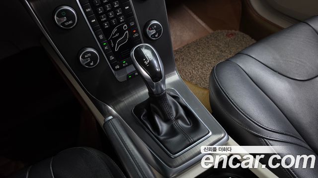 Volvo V40 2016 — photo 9