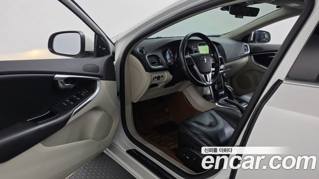 Volvo V40 2016 — photo 10