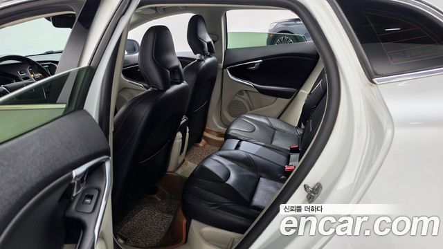 Volvo V40 2016 — photo 12