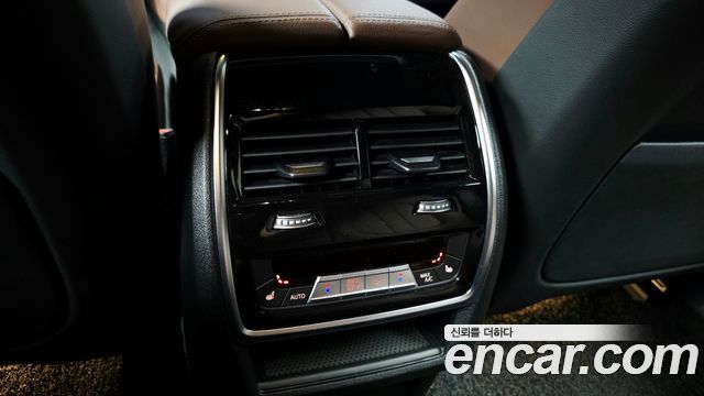 BMW X6 2021 — photo 36