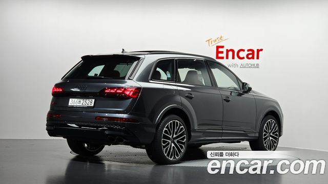 Audi SQ7 2026 — photo 2