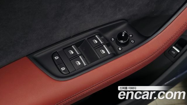 Audi SQ7 2026 — photo 30