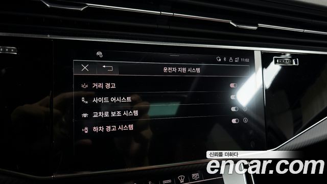 Audi SQ7 2026 — photo 32