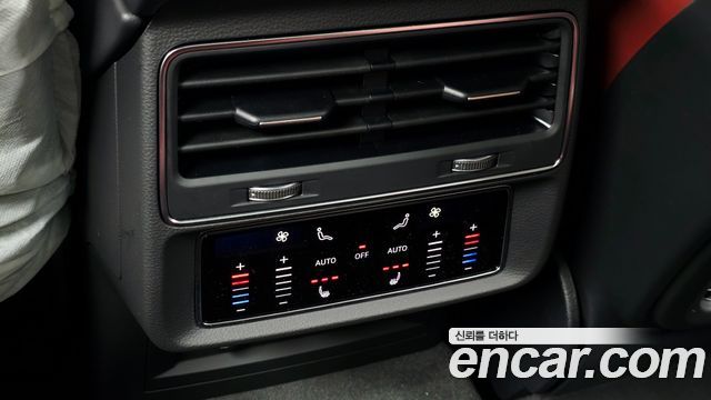 Audi SQ7 2026 — photo 36