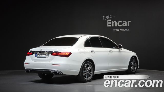 Mercedes-Benz E-Class 2023 — photo 2