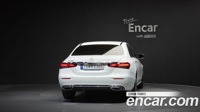 Mercedes-Benz E-Class 2023 — photo 4