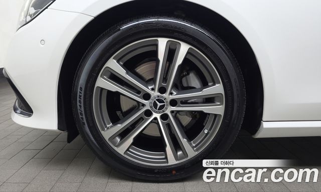 Mercedes-Benz E-Class 2023 — photo 5