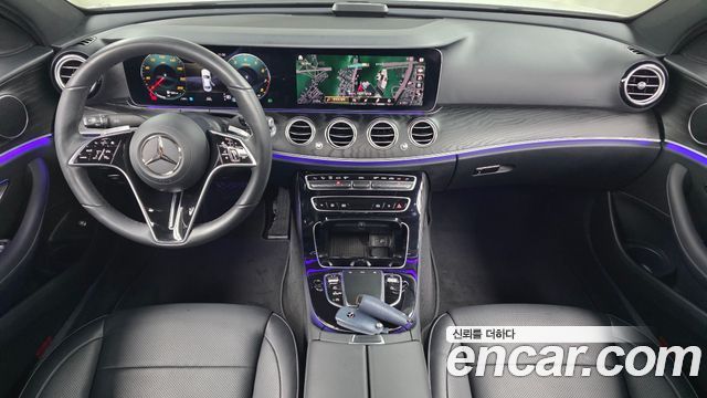 Mercedes-Benz E-Class 2023 — photo 10