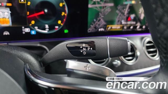 Mercedes-Benz E-Class 2023 — photo 12