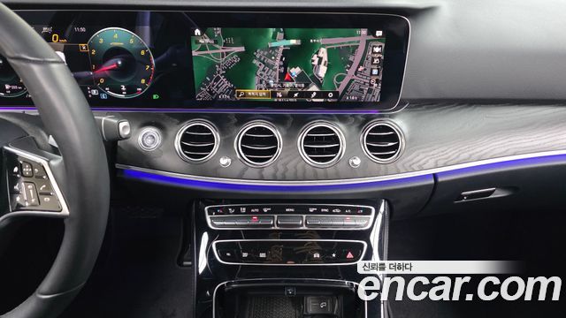 Mercedes-Benz E-Class 2023 — photo 19