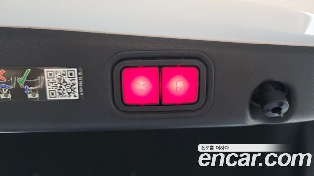 Mercedes-Benz E-Class 2023 — photo 22