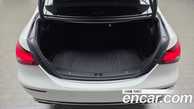 Mercedes-Benz E-Class 2023 — photo 23