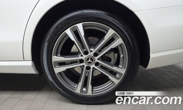 Mercedes-Benz E-Class 2023 — photo 7