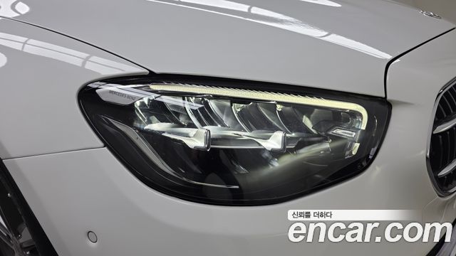 Mercedes-Benz E-Class 2023 — photo 8