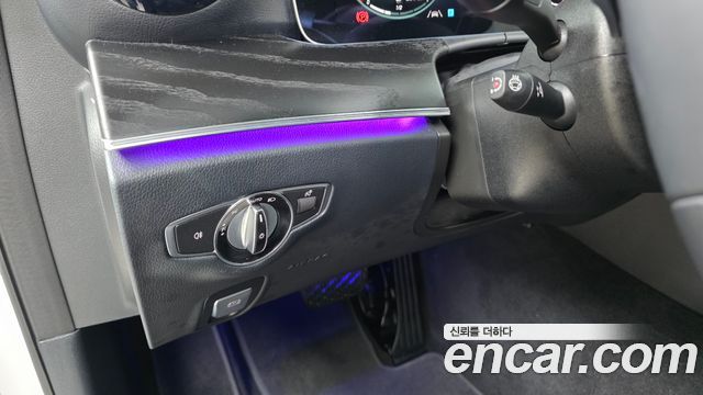 Mercedes-Benz E-Class 2023 — photo 27