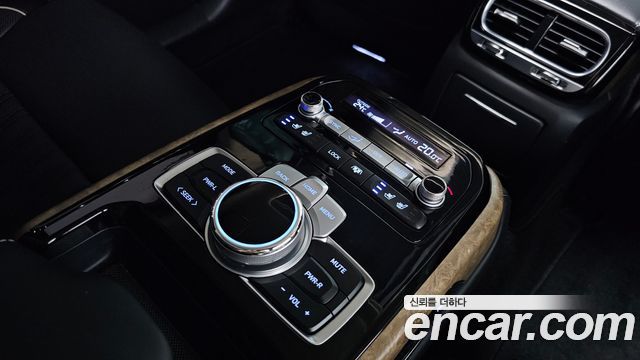 Genesis G90 2019 — photo 25