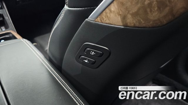 Genesis G90 2019 — photo 47