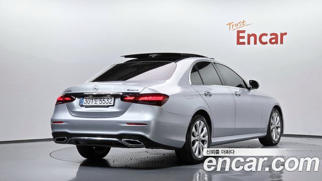 Mercedes-Benz E-Class 2022 — photo 2
