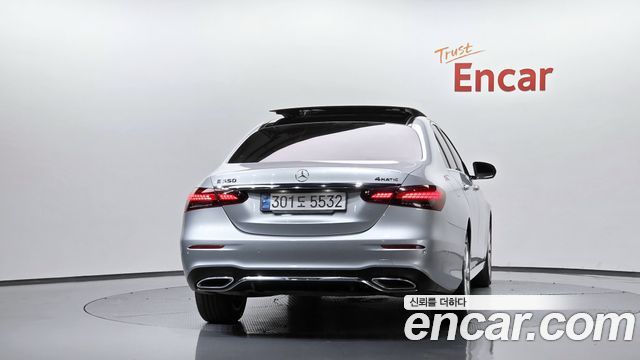 Mercedes-Benz E-Class 2022 — photo 4