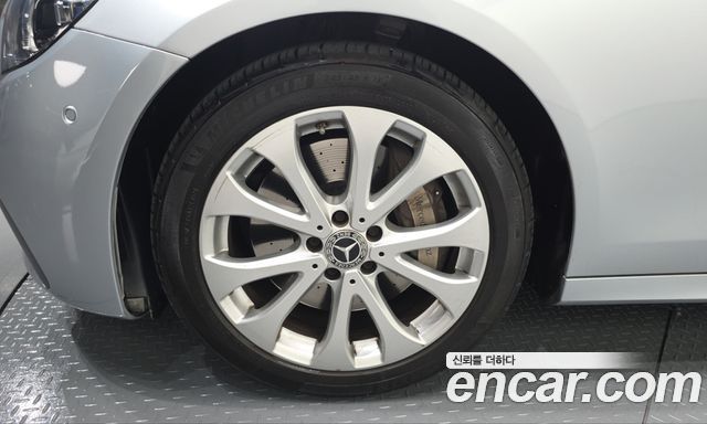Mercedes-Benz E-Class 2022 — photo 5