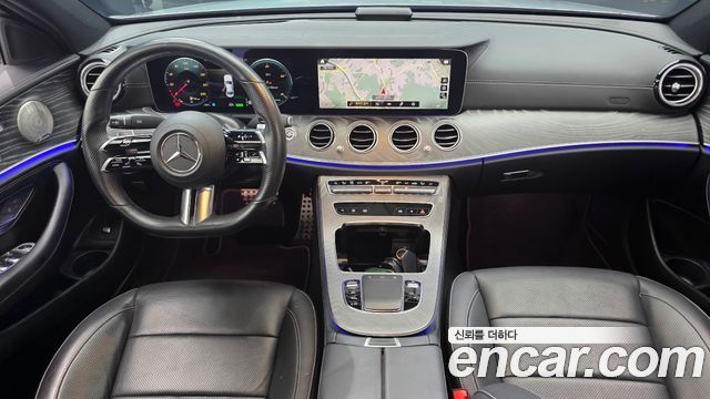 Mercedes-Benz E-Class 2022 — photo 10