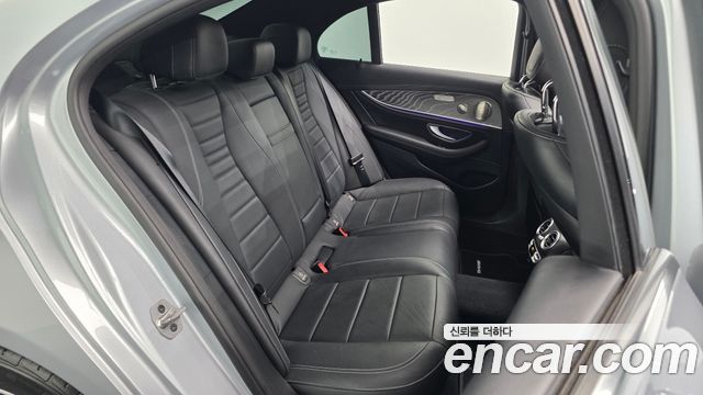 Mercedes-Benz E-Class 2022 — photo 17