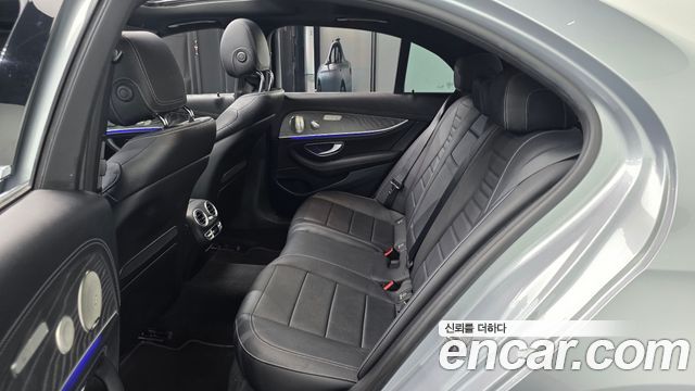 Mercedes-Benz E-Class 2022 — photo 18