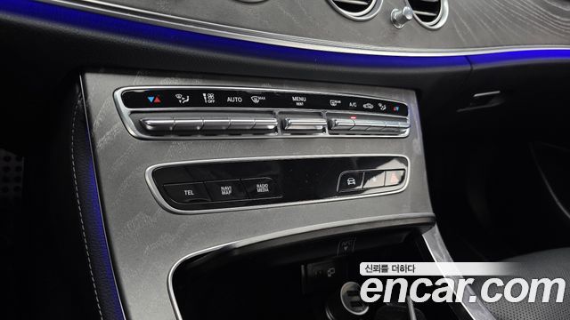 Mercedes-Benz E-Class 2022 — photo 24