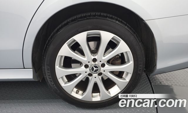 Mercedes-Benz E-Class 2022 — photo 7