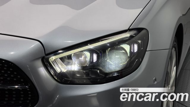 Mercedes-Benz E-Class 2022 — photo 8